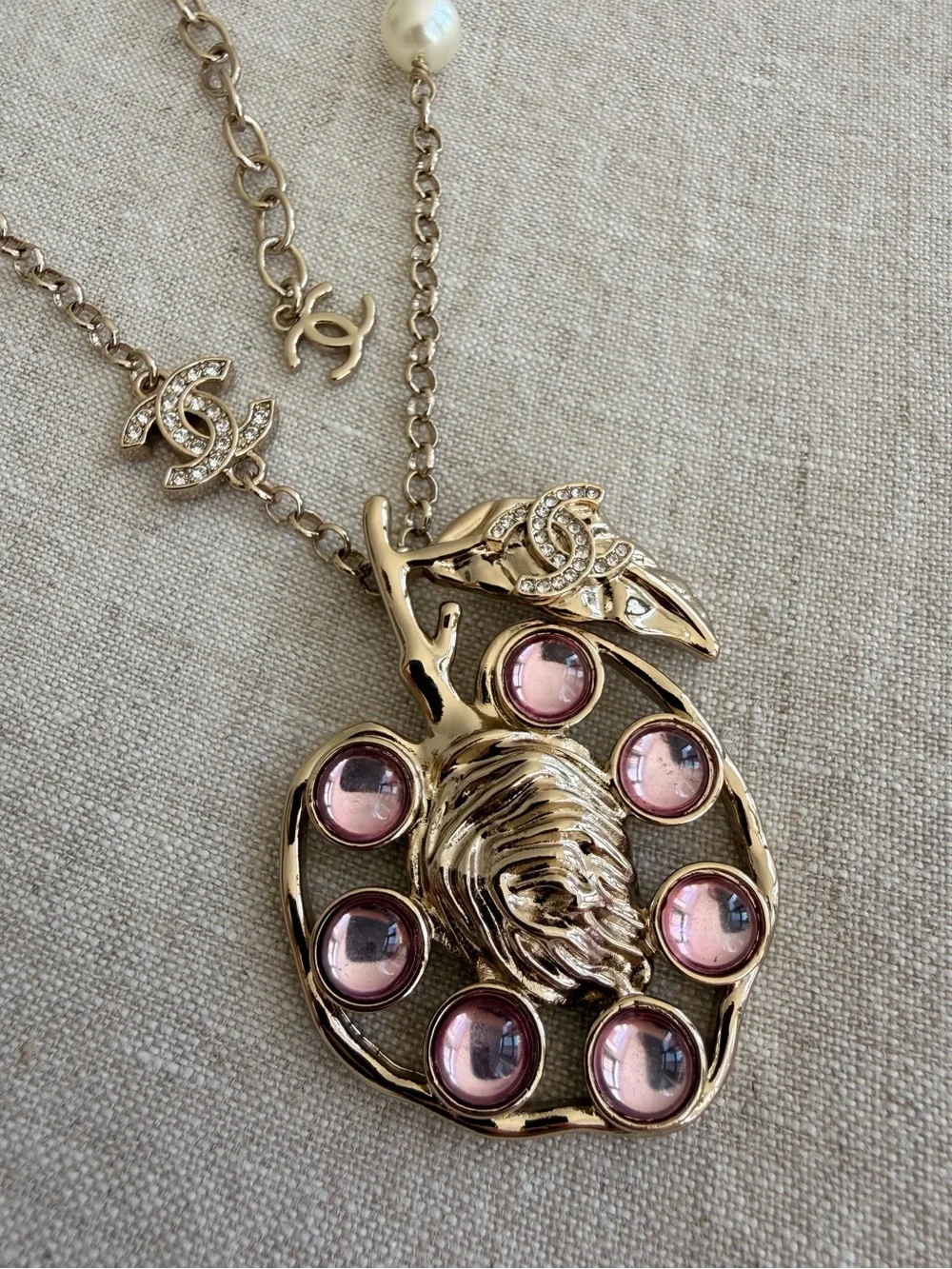 CHANEL Pendant Necklace with Pink Crystal Accents🌸